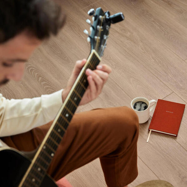 Panel laminowany Berry Alloc Bloom Light Brown Connect 8 V4 62002288 AC4 8mm