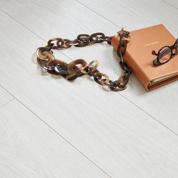 Panel laminowany Berry Alloc Charme White Ocean 8 V4 62002467 AC4 8mm