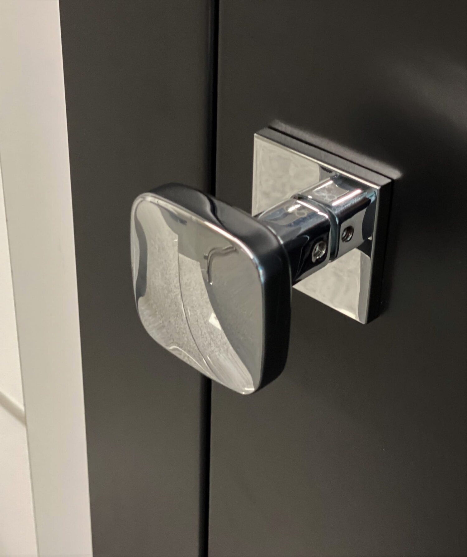 Gałka kwadratowa ruchoma GKZ 700L lewa chrom