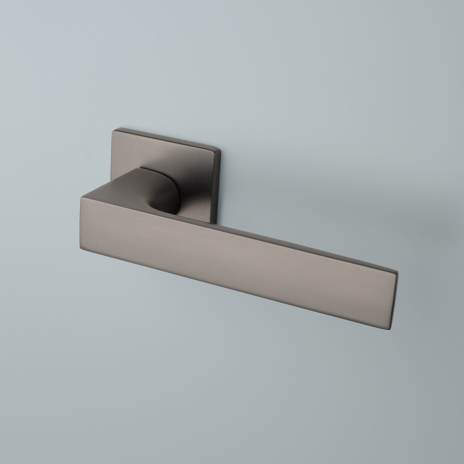 Klamka Aprile Alisso na rozecie kwadratowej Q Super Slim 5 mm, grafit