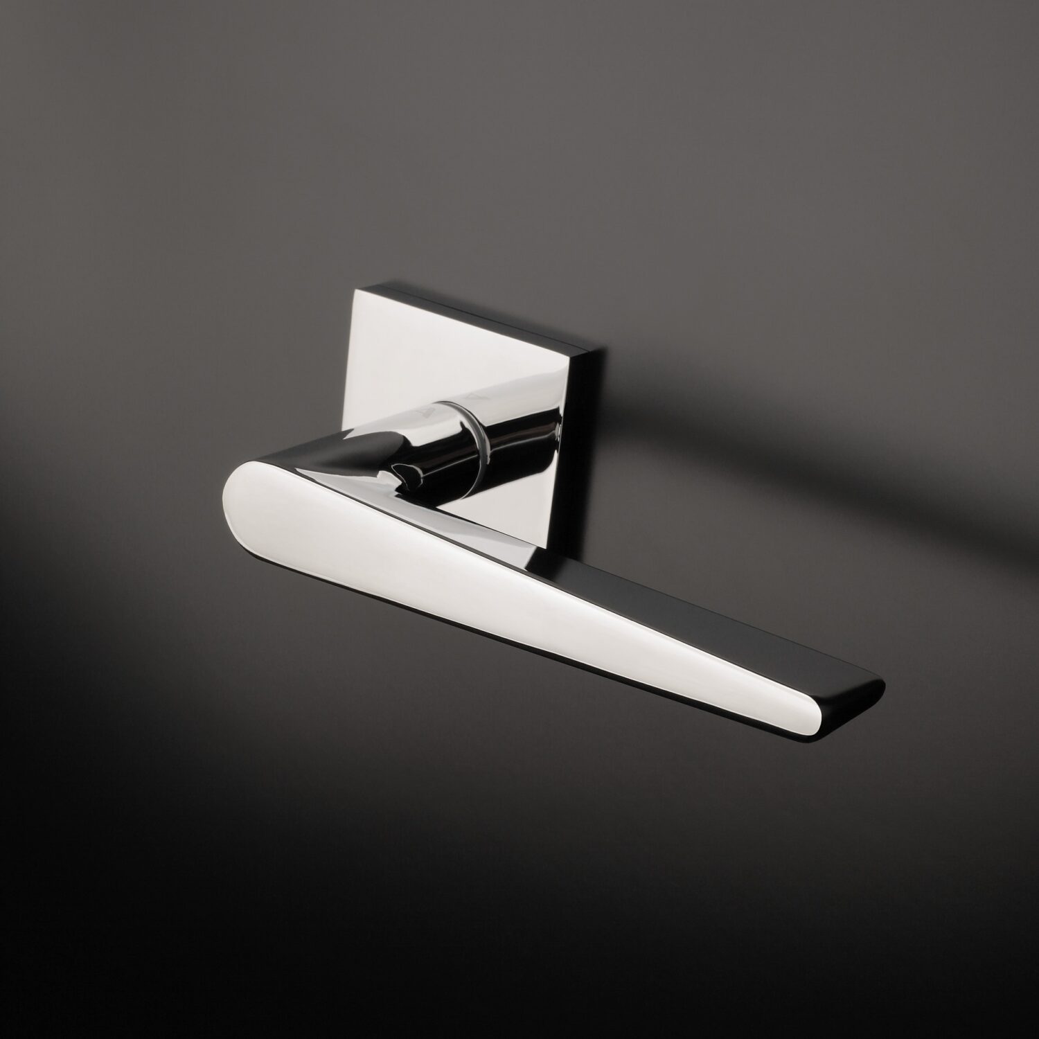 Klamka Aprile Arnica na rozecie kwadratowej Q Slim 7 mm, chrom polerowany