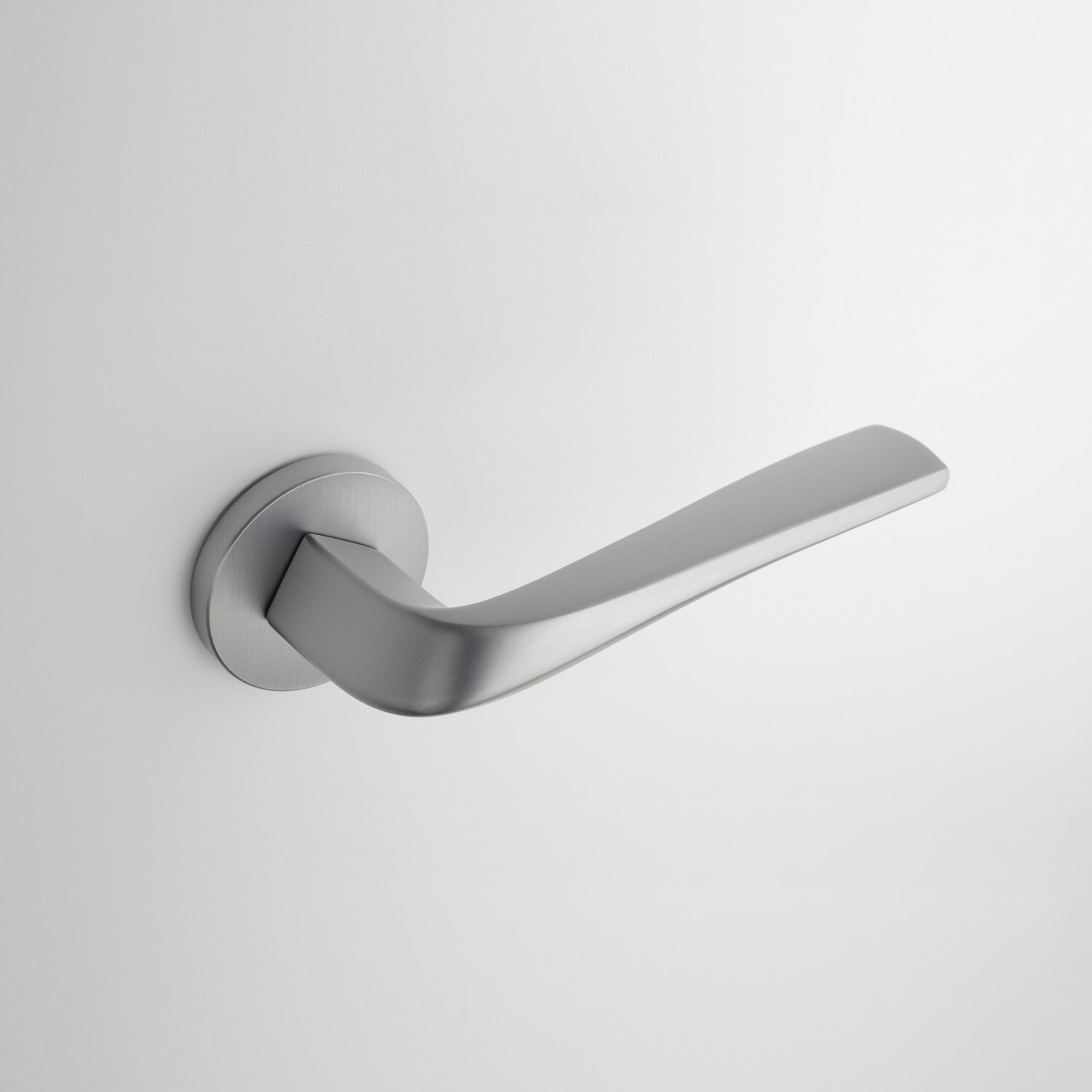 klamka-aprile-dalia-na-rozecie-okraglej-r-slim-7-mm-chrom-satynowy-bd512c Klamka Aprile Dalia na rozecie okrągłej R Slim 7 mm, chrom satynowy