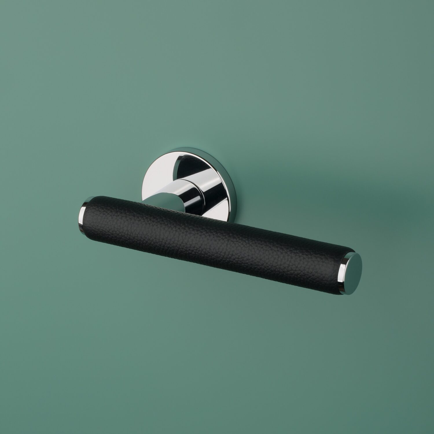 Klamka Aprile Egeria na rozecie okrągłej R Slim 7 mm, chrom polerowany / czarna skóra