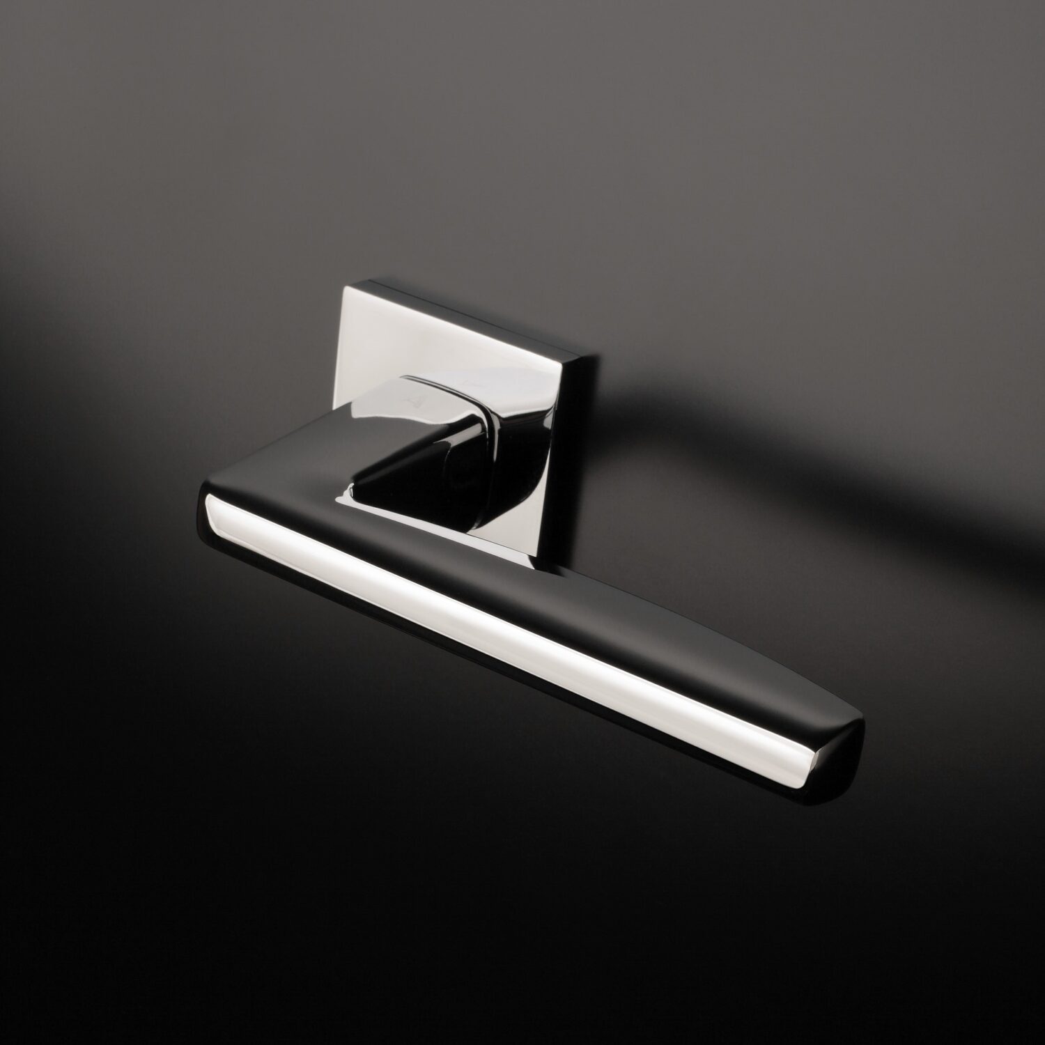 klamka-aprile-erba-na-rozecie-kwadratowej-q-slim-7-mm-chrom-polerowany-e6f5c5 Klamka Aprile Erba na rozecie kwadratowej Q Slim 7 mm, chrom polerowany