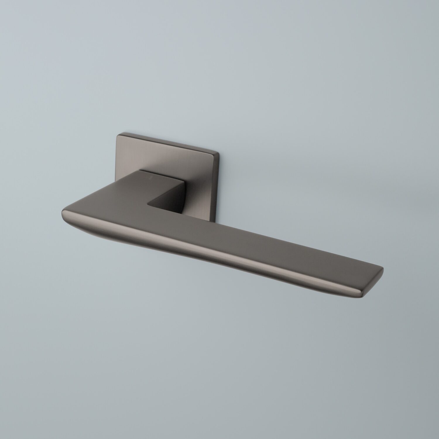 Klamka Aprile Iris na rozecie kwadratowej Q Super Slim 5 mm, grafit