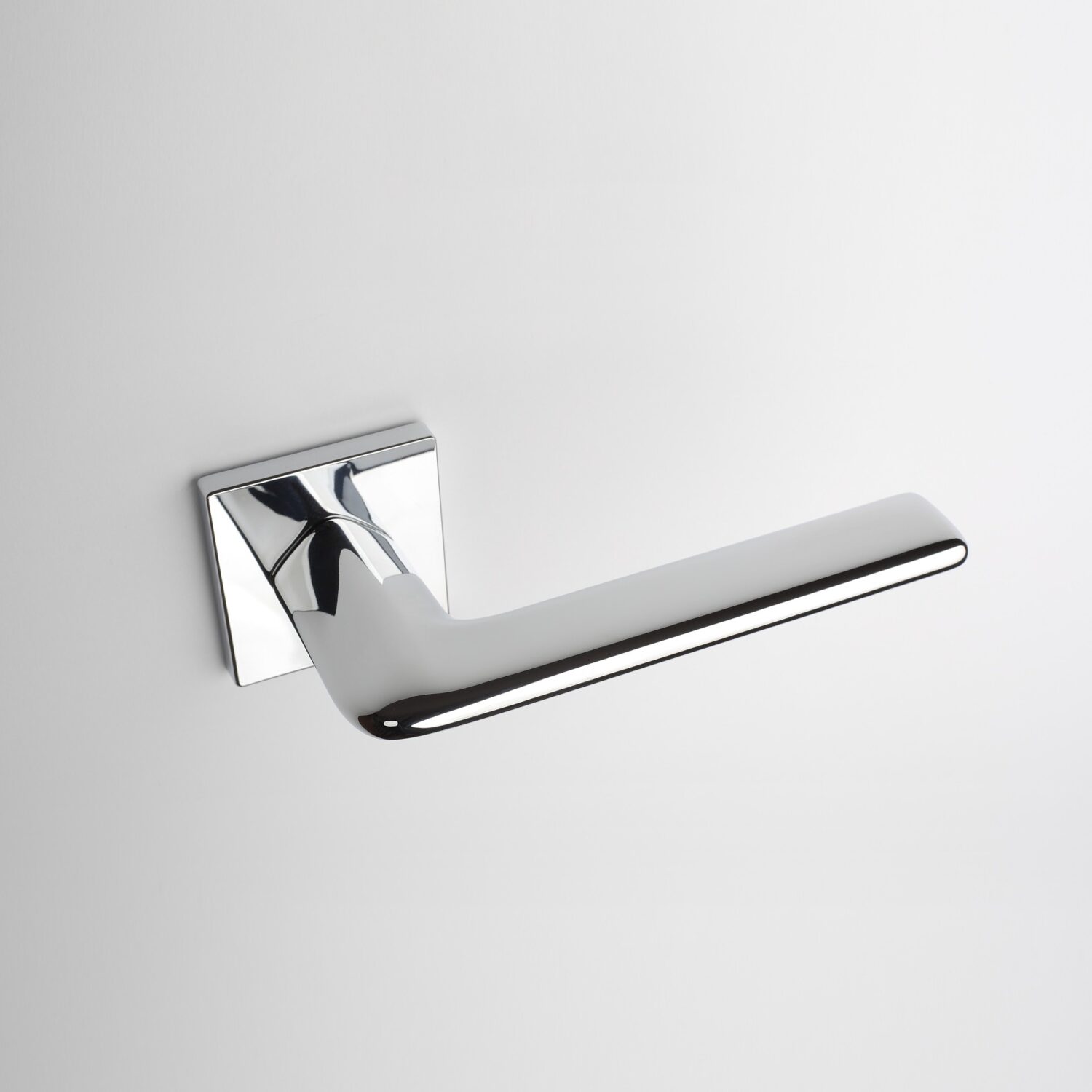 Klamka Aprile Lila na rozecie kwadratowej Q Slim 7 mm, chrom polerowany