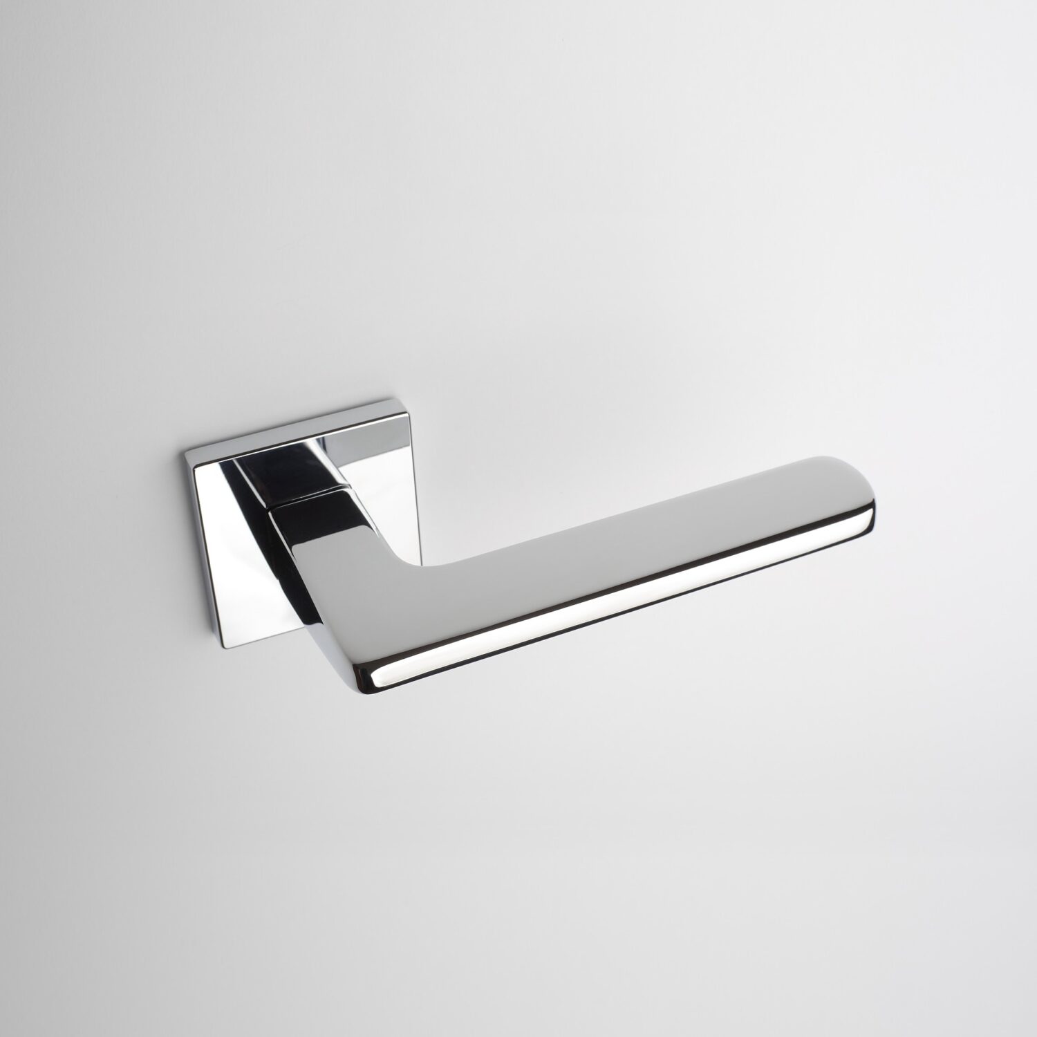 Klamka Aprile Yuka na rozecie kwadratowej Q Slim 7 mm, chrom polerowany