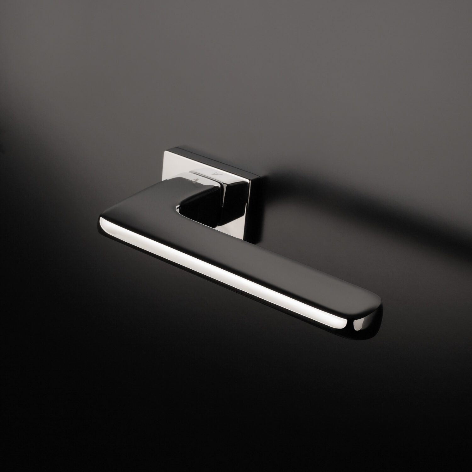 Klamka Aprile Yuka na rozecie prostokątnej RT Slim 7 mm, chrom polerowany