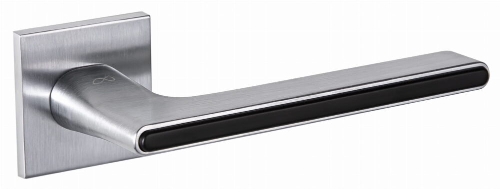 Klamka Ferrara KFRA S M700/B00 na szyldzie kwadratowym chrom-mat/czarny