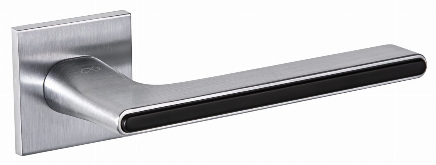 Klamka Ferrara KFRA S M700/B00 na szyldzie kwadratowym chrom-mat/czarny