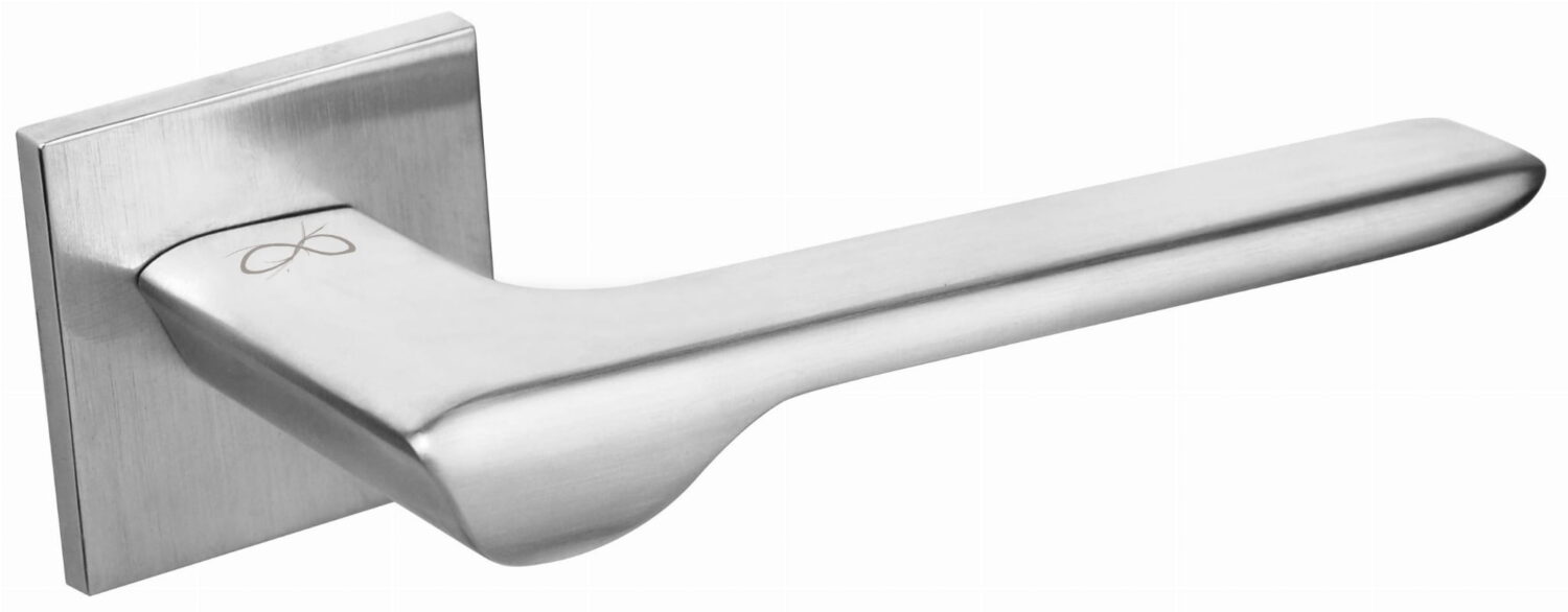 Klamka Linea KLIN S M700 na szyldzie kwadratowym chrom-mat