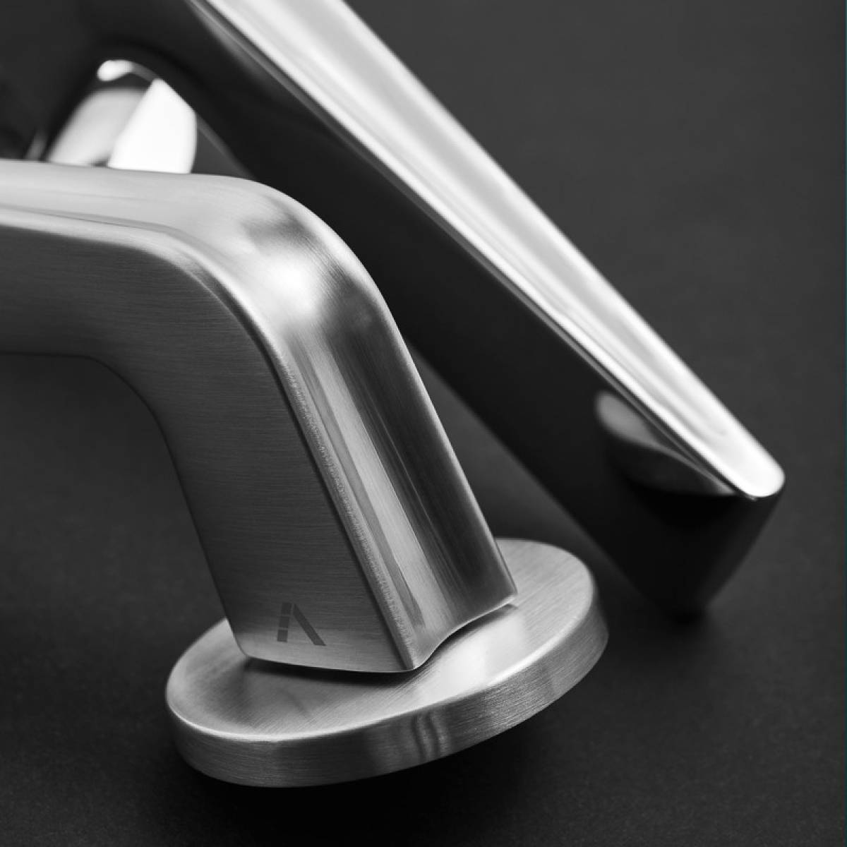 Klamka Radius Fit na rozecie okrągłej R68F chrom