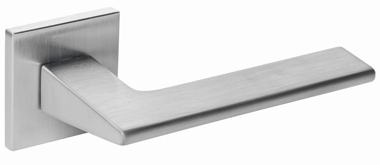 Klamka Shark KSH M700 na rozecie kwadratowej chrom-mat