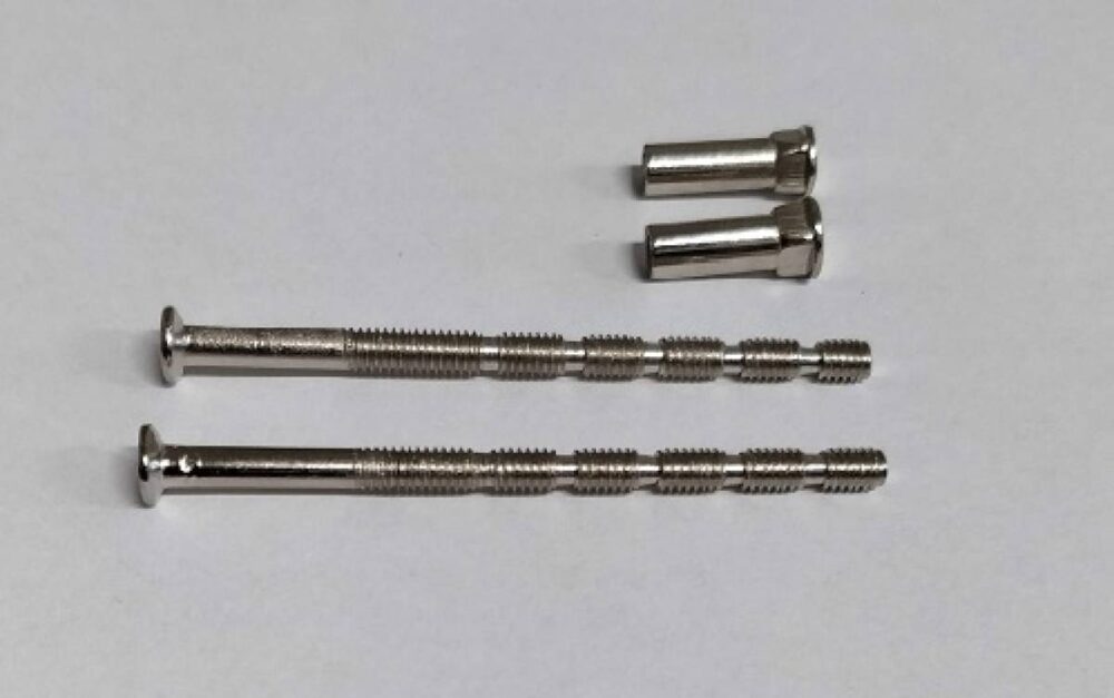 kpl-sr-przel-do-szyldu-nikiel-17323 Komplet śrub przelotowych M4x65mm do klamek na szyldzie podłużnym nikiel satyna